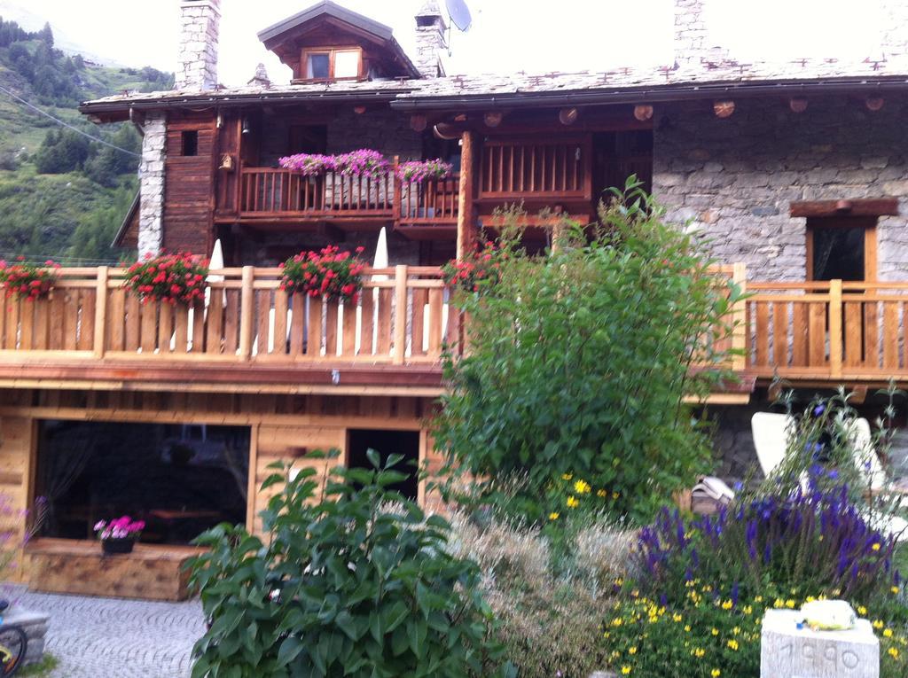 Les Trompeurs Chez Odette Bed & Breakfast Cogne Exterior photo