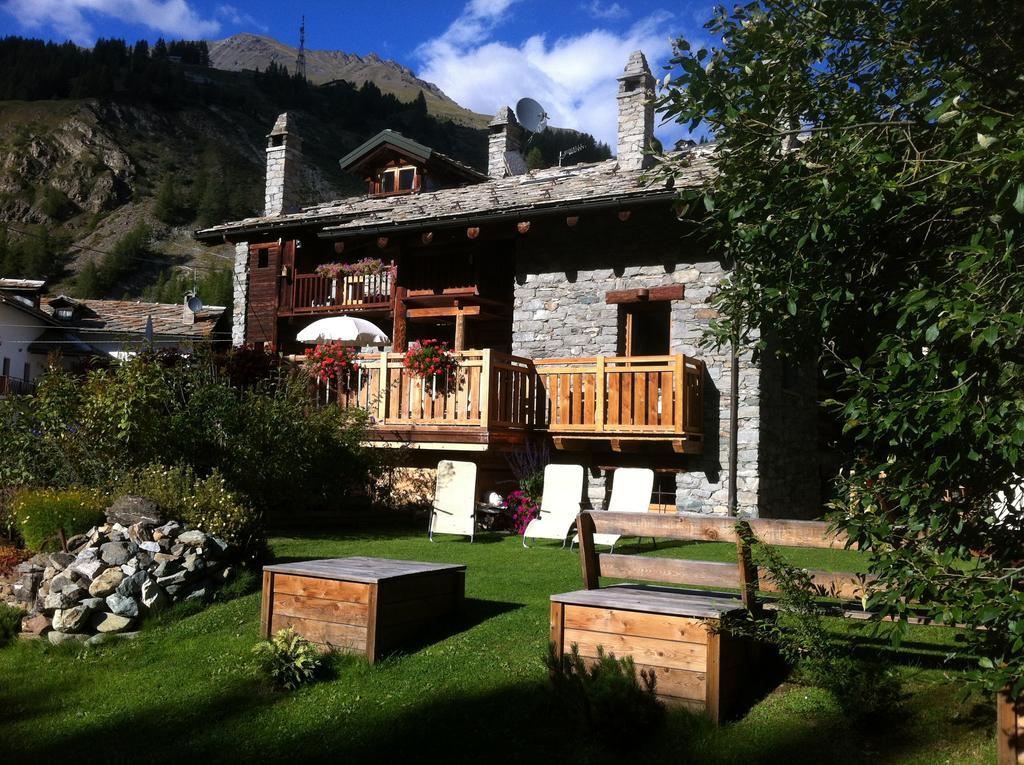 Les Trompeurs Chez Odette Bed & Breakfast Cogne Exterior photo