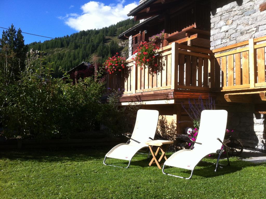 Les Trompeurs Chez Odette Bed & Breakfast Cogne Room photo