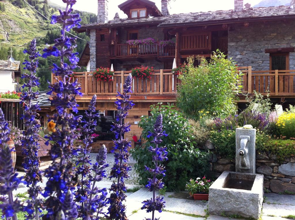 Les Trompeurs Chez Odette Bed & Breakfast Cogne Exterior photo