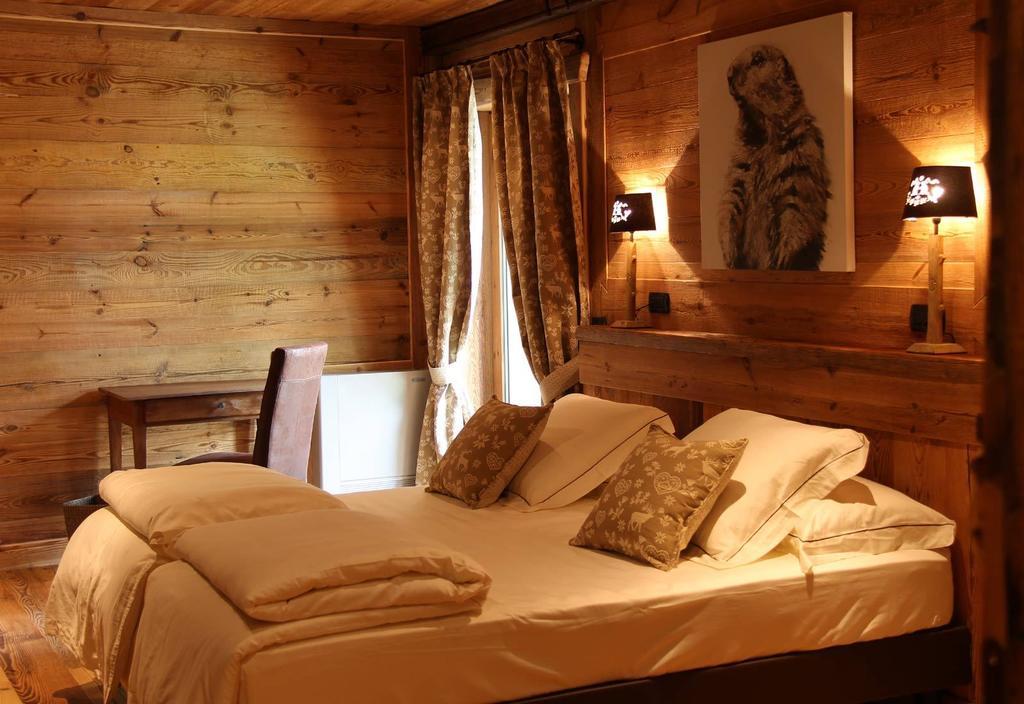 Les Trompeurs Chez Odette Bed & Breakfast Cogne Room photo