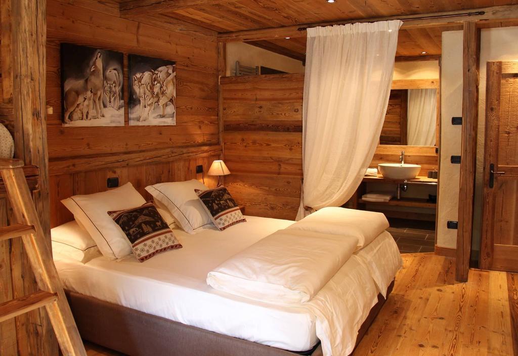 Les Trompeurs Chez Odette Bed & Breakfast Cogne Room photo